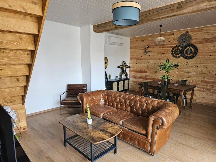 Gîte pour 6 personnes, avec terrasse dans Coulanges