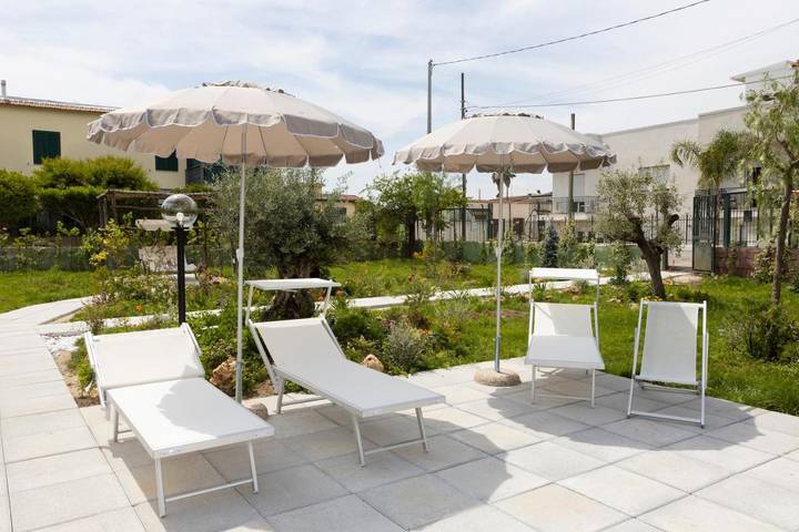 Location de vacances pour 5 personnes, avec vue ainsi que piscine et jardin à Pompei - 4