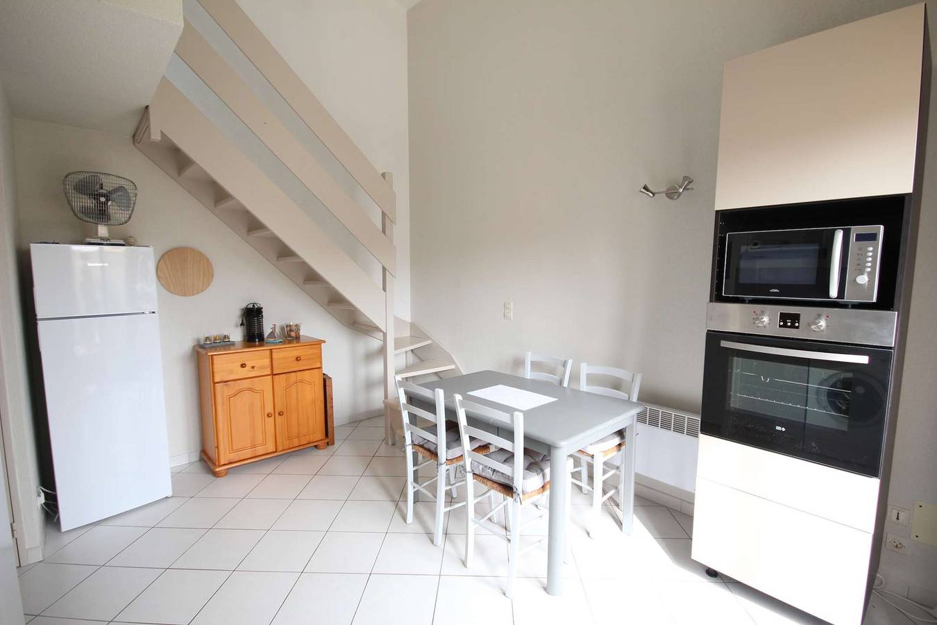 Appartement de vacances entier, Villa plein sud , 5 couchages, Clim étage, residence securisee "Les Ondines" avec piscine commune, 500 m de la mer de Po in Portiragnes Plage, Portiragnes