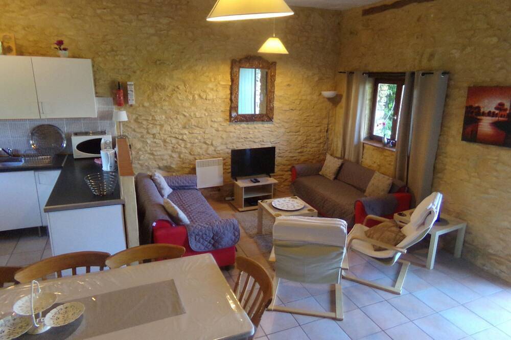 Beau gîte familial et convivial dans la vallée de la Dordogne avec piscine chauffée in Nadaillac-de-Rouge, Quercy