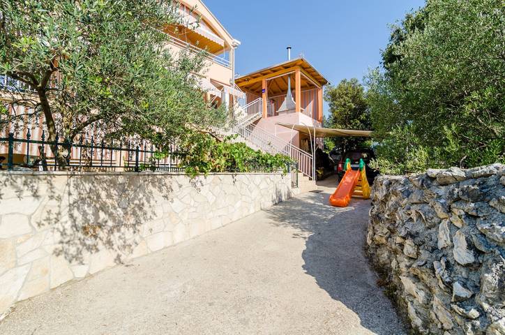 Gîte pour 5 personnes, avec Balcon/Terrasse à Slano