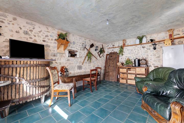 Winzerhaus mit Seeblick, privatem Pool und Wlan – ideal für Gruppen bis 25 Personen in Guizengeard, Charente