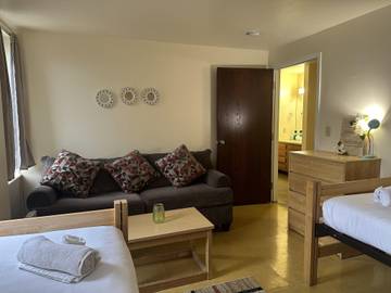 Vacation Rental for 6 Guests in Pittsburgh, Pennsylvania, Picture 4