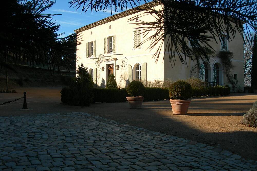 Appartement entier, Indépendance Tranquillité  idéal déplacement professionnel  escapade  amoureuse in Andrézieux-Bouthéon, Montbrison