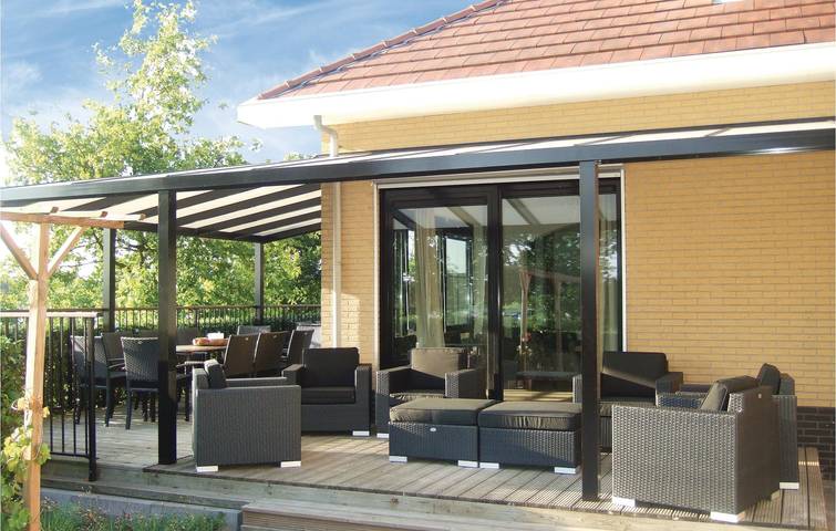 Huisje aan zee voor 20 personen, with sauna and uitzicht op het meer as well as terras in Buren Gemeente