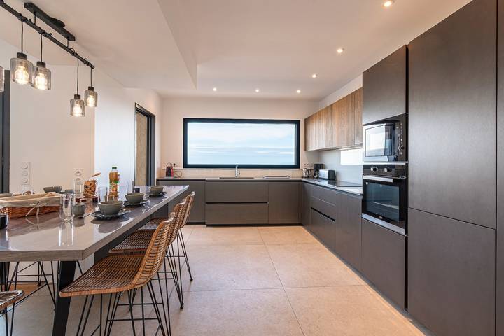 Location de vacances pour 10 personnes, avec jardin ainsi que terrasse et piscine à Santa-Reparata-di-Balagna - 3