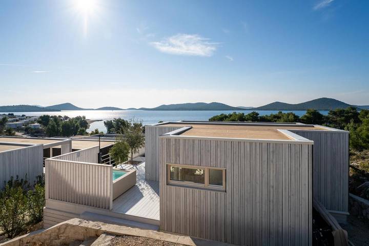 Villa pour 6 personnes, avec piscine ainsi que jacuzzi et balcon, adapté aux familles à Drage (Pakoštane)