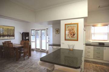 Holiday Home for 11 People in Ballarat, Photo 1