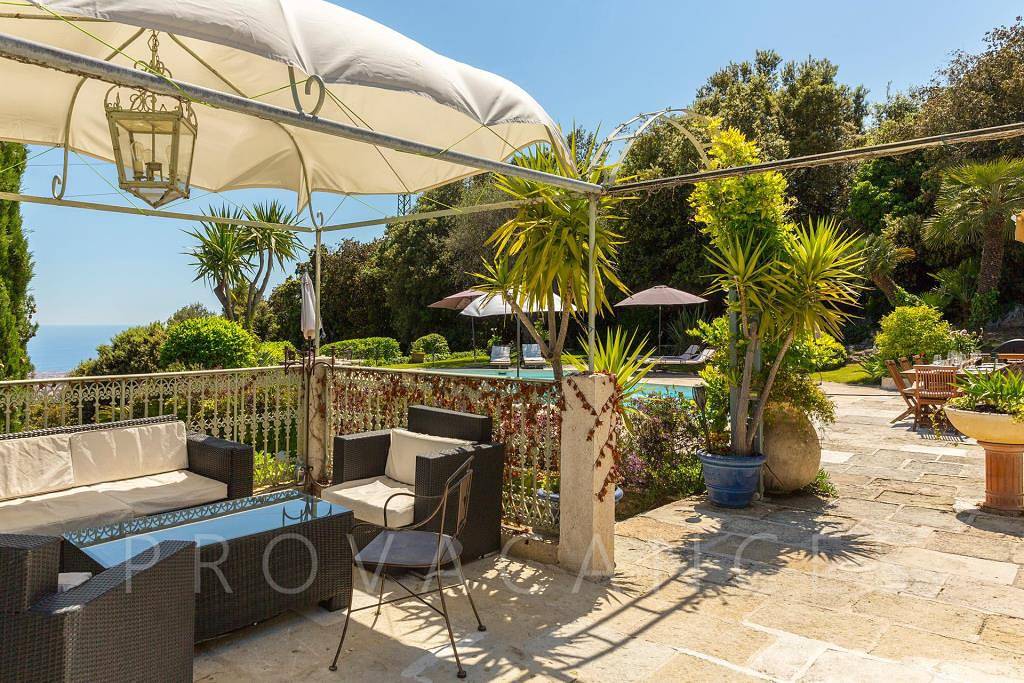 Ferienhaus mit Pool und Meerblick in Nizza in Falicon, Nizza und Umgebung