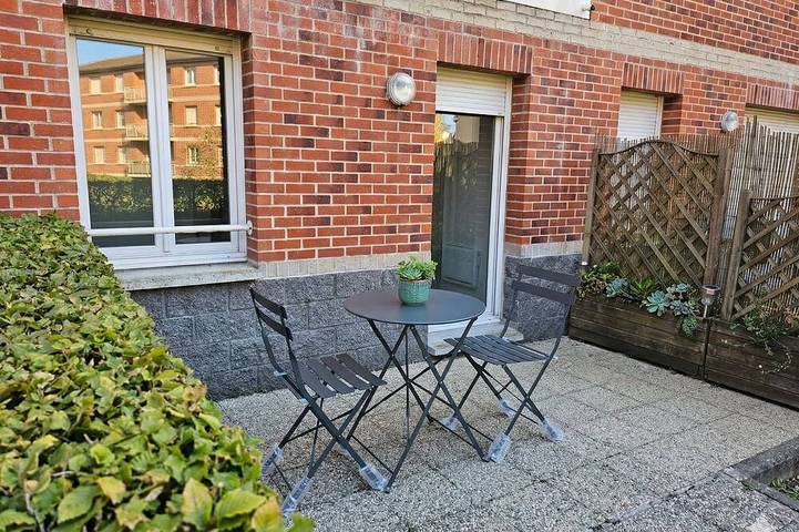 Entire apartment, Le 28 : Studio - Terrace & Garden (Near Tram) in Valenciennes, Valenciennes region