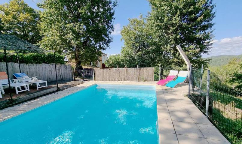 Location de vacances pour 6 personnes, avec piscine et terrasse ainsi que jardin et sauna à Bélaye - 4