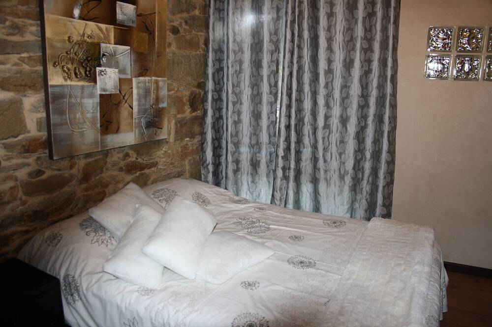 Entire apartment, A Place Of Peace And Luxury In Sanabria www.luzdehadas.com in Robleda-Cervantes, Zamora Province