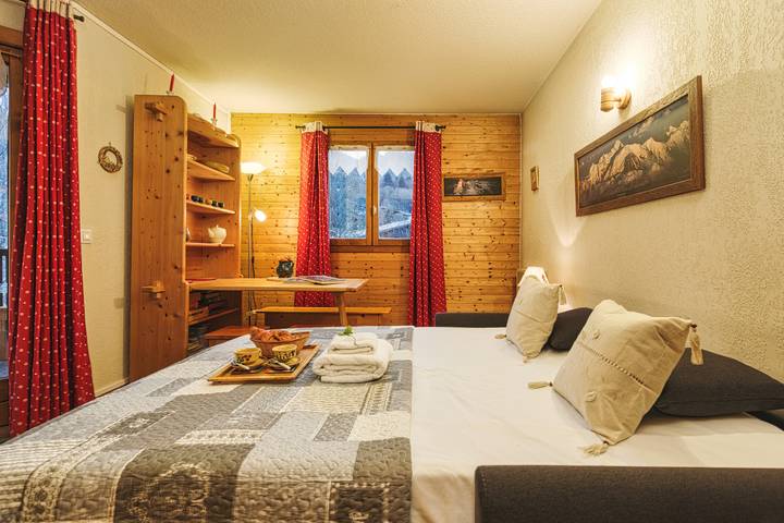 Appartement entier, Apt DryadesD92 Near Lift: Duplex, Views, Balcony, Sleeps 5 in Les Houches, Massif du Mont-Blanc