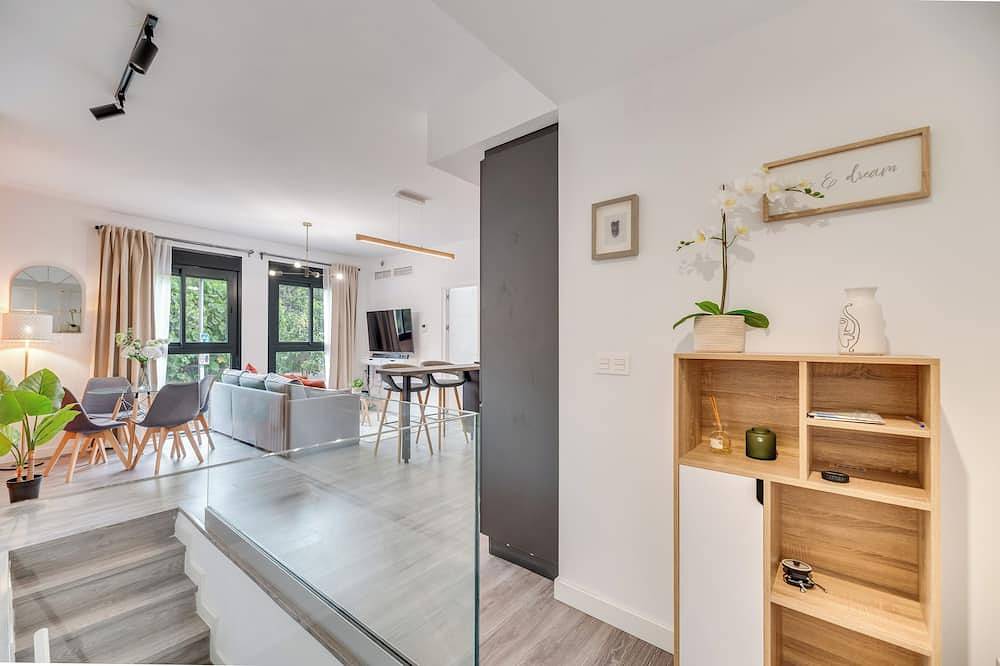 Entire apartment, Modern 2-bedroom duplex apartment near Historical center in Málaga Central District, Malaga