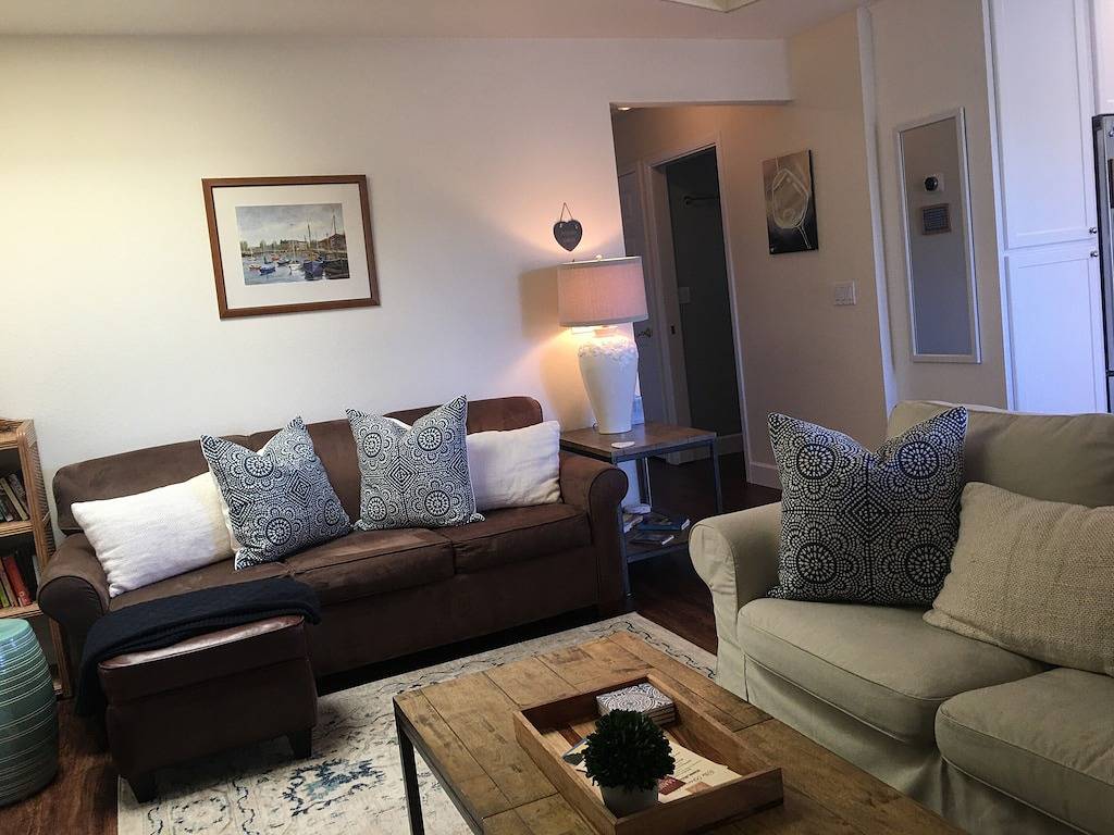 Stellen Sie in eine gehobene belaubte Nachbarschaft mit erstaunlichen Ansichten des Spring Lake Parks ein. in Santa Rosa, California North Coast