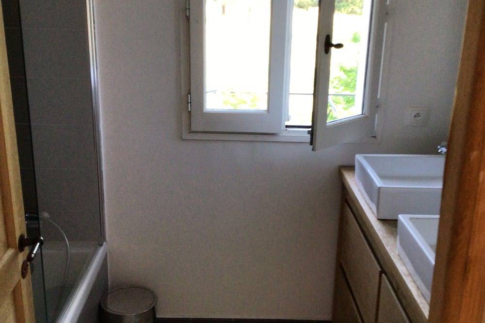 Propriété de Campagne ,proche Aix en Provence in Rognes, Region de Aix-en-Provence