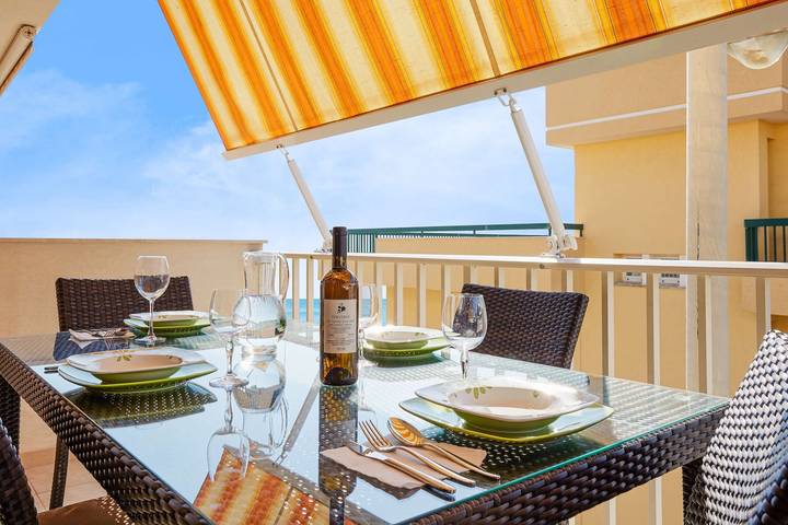 Entire apartment, Apartment "Pegaso House" with Sea View, Wi-Fi & Terrace in Pozzallo, Ragusa Province