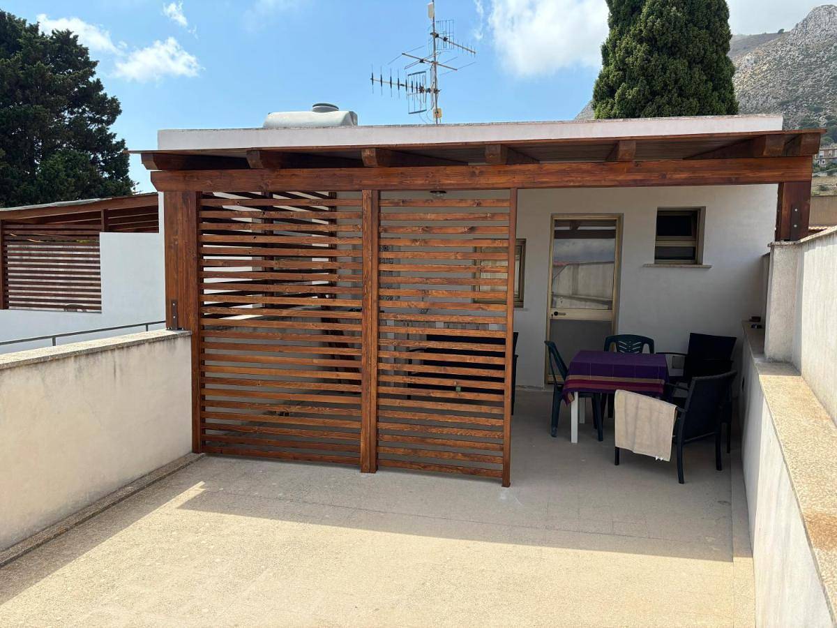 Camere Con Terrazzino in Valderice, Provincia di Trapani