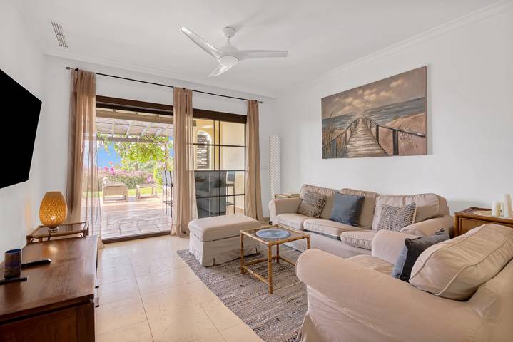 Entire apartment, Apartment 'Villa Gadea 4-2' with Sea Views, Wi-Fi, and Air Conditioning in Platja L'Olla, Altea