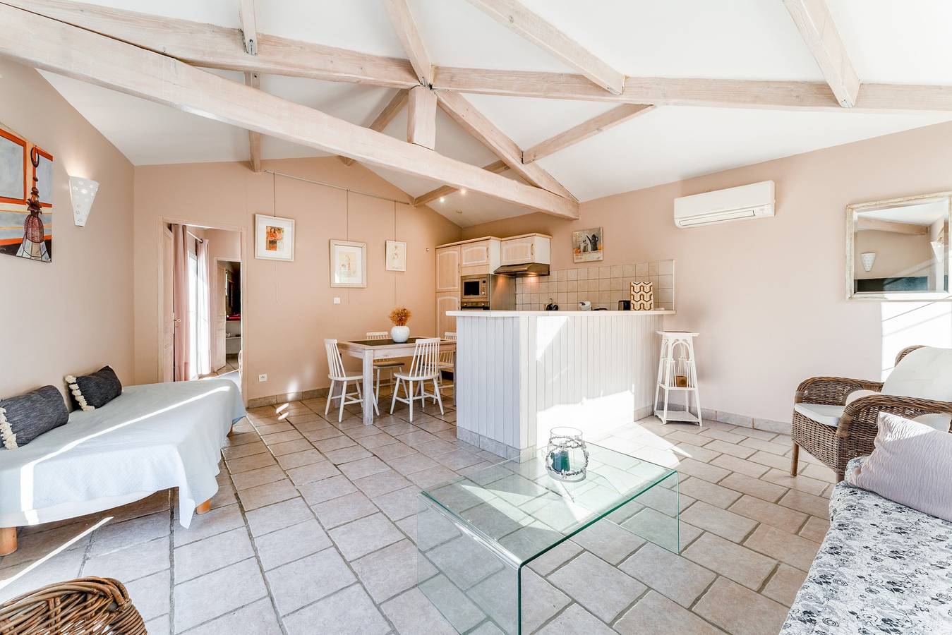 Casa de vacaciones 'Gîtes Le Clos Olives en Provenza' con vistas a la montaña, Wi-Fi y aire acondicionado in Comps, Region de Nimes