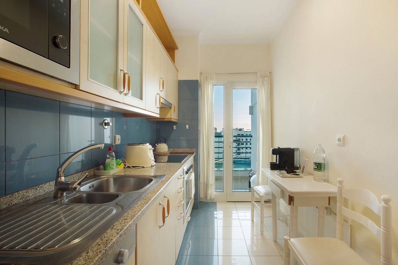 Ganze Wohnung, Apartment 'Sea View' mit Meerblick, Balkon und Wlan in São Martinho, Madeira
