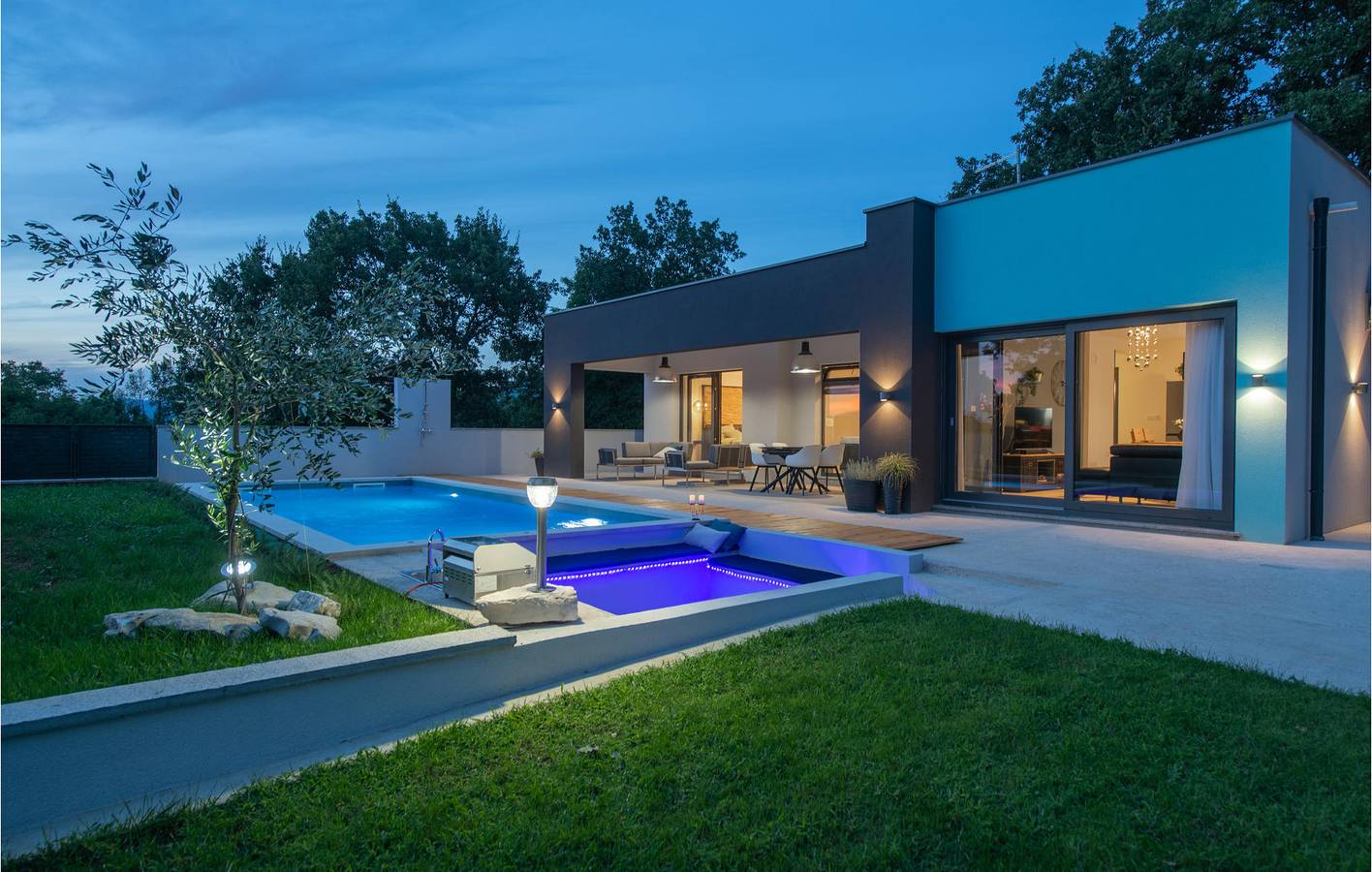 Reizend, 2 km von Kršan entfernt: Modernes Apartment mit Terrasse und Annehmlichkeiten in Kršan, Ostküste Istrien