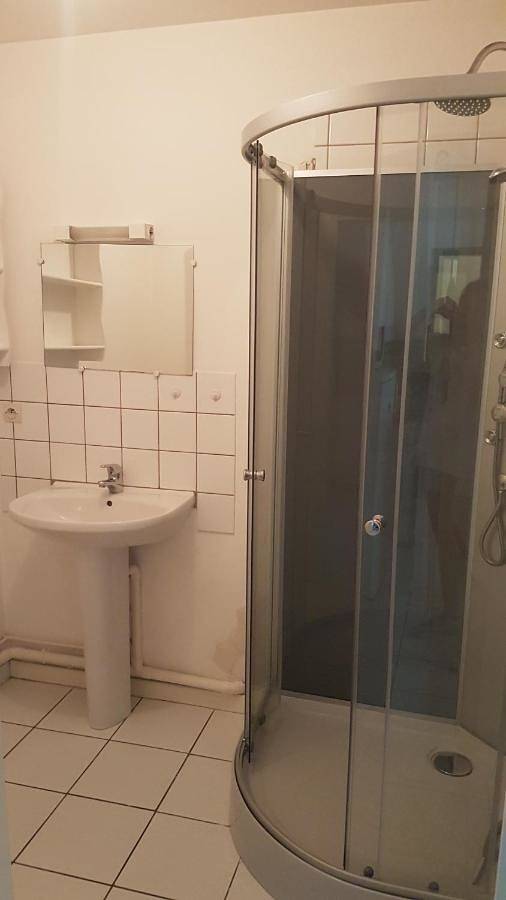 Appartement entier, Appart simple entier 3 chambres avec cour pour 2 a 7 personnes à château-gontier in Château-Gontier-sur-Mayenne, Mayenne