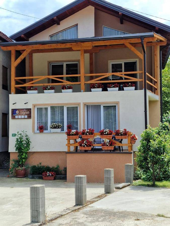Apartament wakacyjny dla 2 osób, z ogród i basen dla dzieci oraz basen i widok w Bośnia i Hercegowina