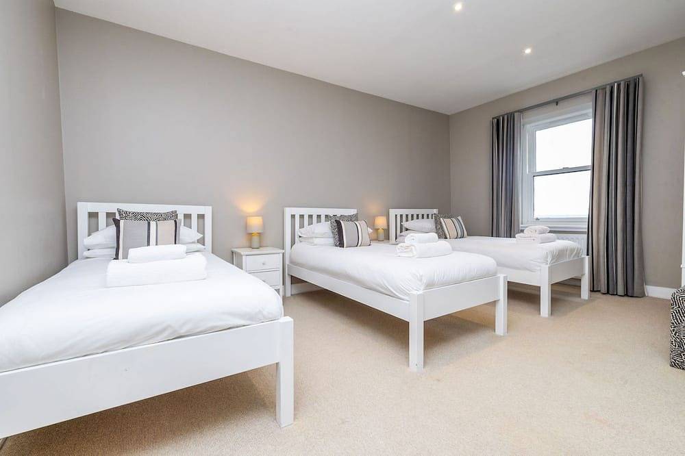 Seafront luxe, eenvoudige en funky huis slaapt 10 met hot tub 4 bed 5 badkamer in Banff, Aberdeenshire