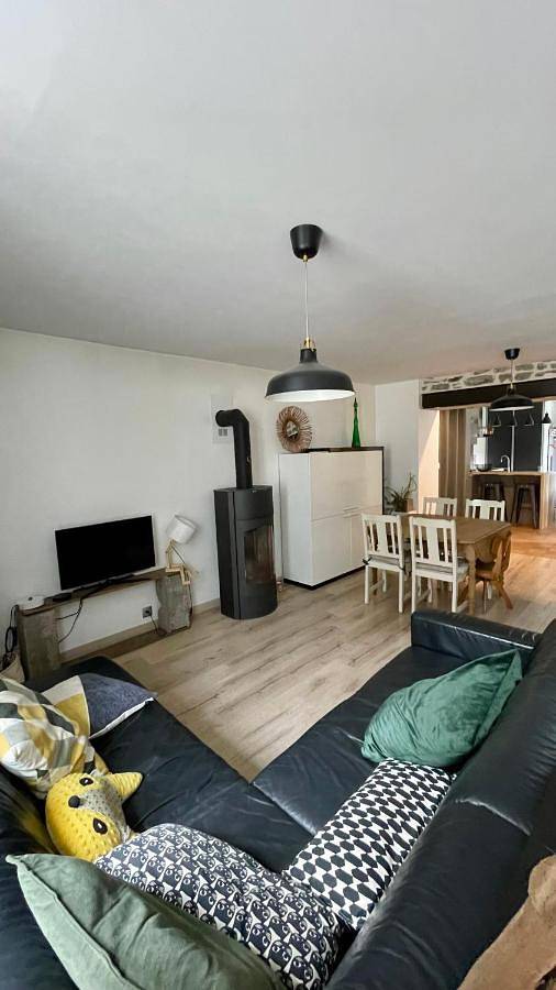 Location de vacances pour 4 personnes, avec terrasse et jardin à Genêts - 4