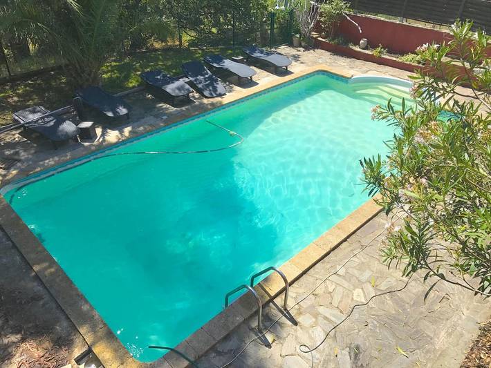 Gîte pour 6 personnes, avec piscine ainsi que jardin et terrasse