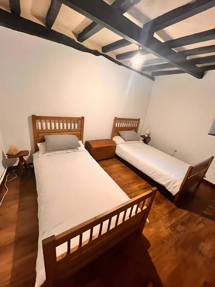Casa de vacaciones 'La Cueva Del Norte' con vistas a la montaña, terraza privada y wifi in Merindad de Sotoscueva, Cordillera Cantábrica