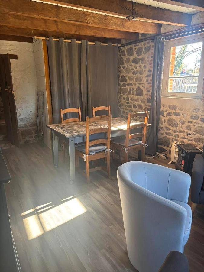 Location de vacances pour 6 personnes, avec vue et terrasse, animaux acceptés à Montel-de-Gelat - 4