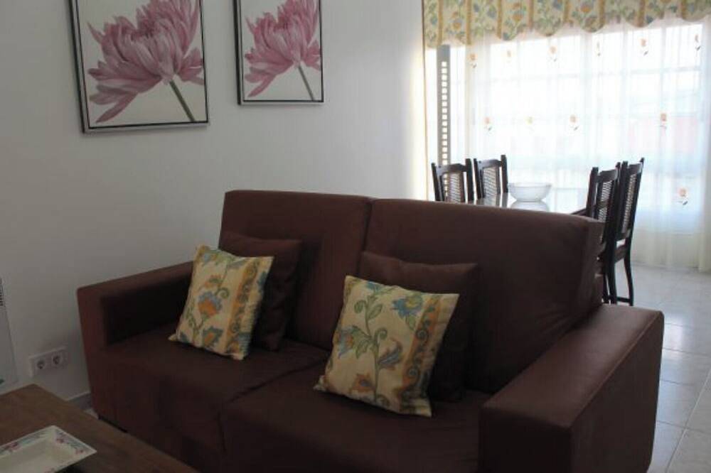 Entire apartment, Apartment - Ground Floor - with Terrace in Poio, Rías Baixas