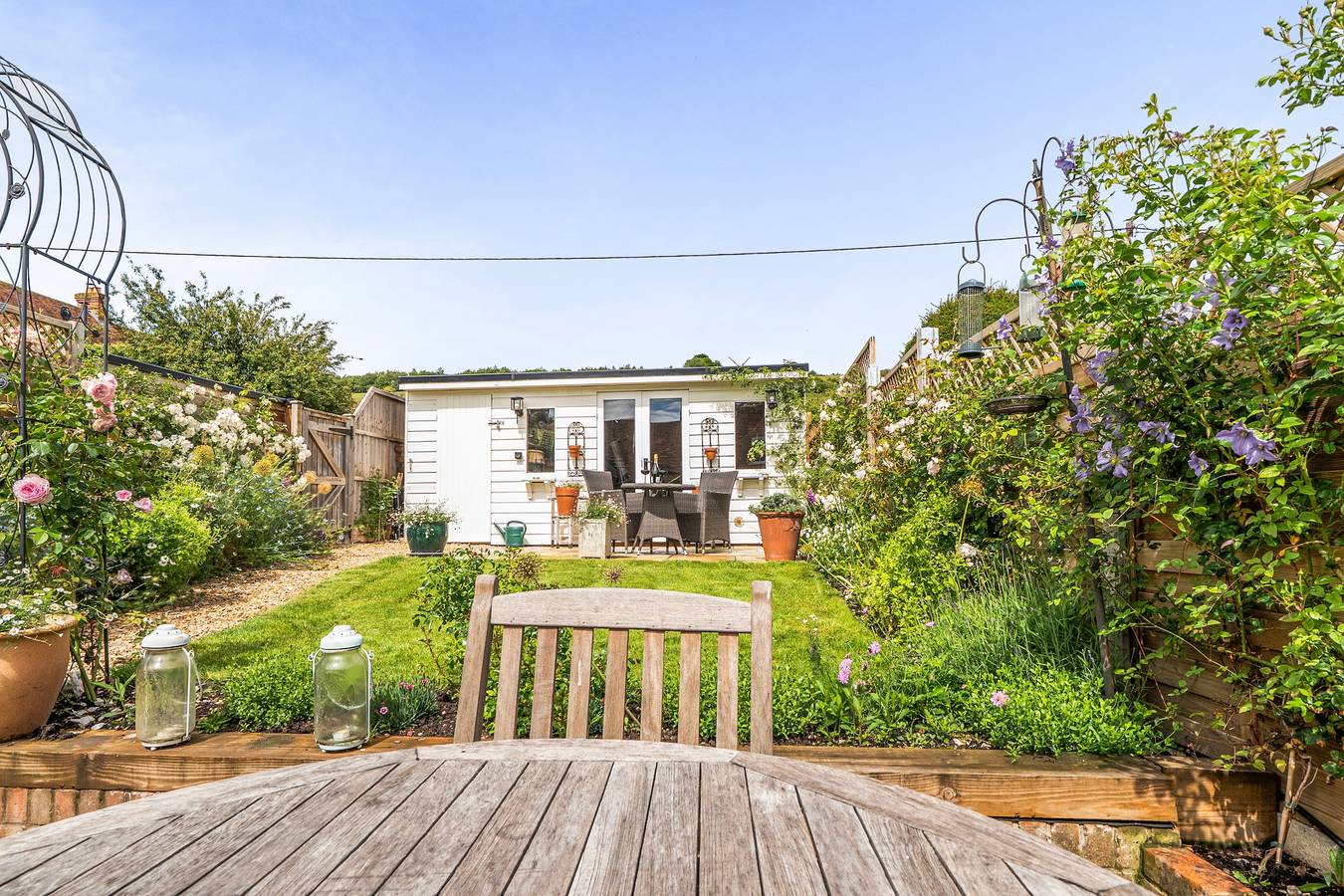 Cottage Sleeps 4 with Enclosed Garden in Turville, Chiltern Hills