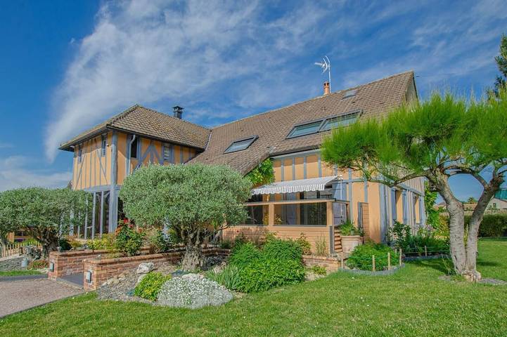 Location de vacances pour 10 personnes, avec jardin à Géraudot