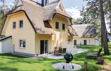 Ferienhaus für 4 Personen, mit Sauna und Terrasse sowie Garten in Zirchow