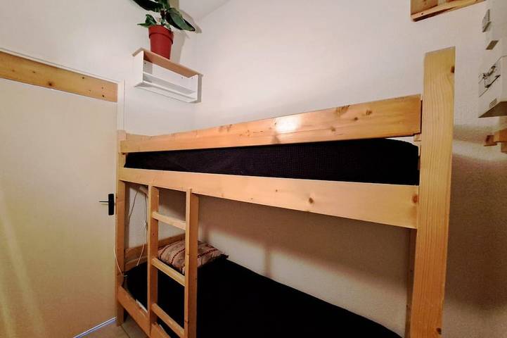 Entire apartment, Cozy studio in Pra Loup, near slopes, for 4 guests in Pra-Loup, Uvernet-Fours