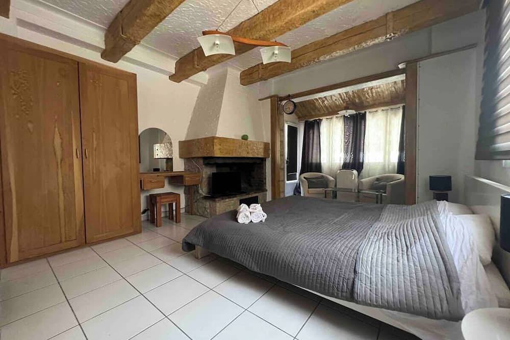 Large Panoramic Villa Retreat  in Biot, Region de Cannes