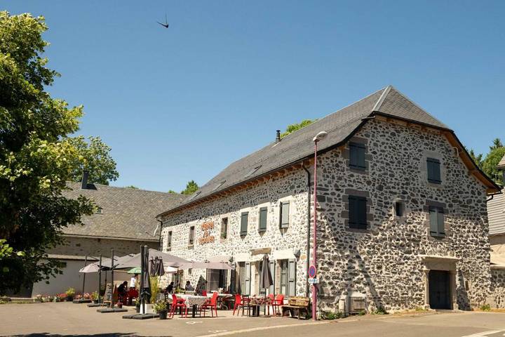 Hôtel pour 2 personnes, avec terrasse à Montgreleix