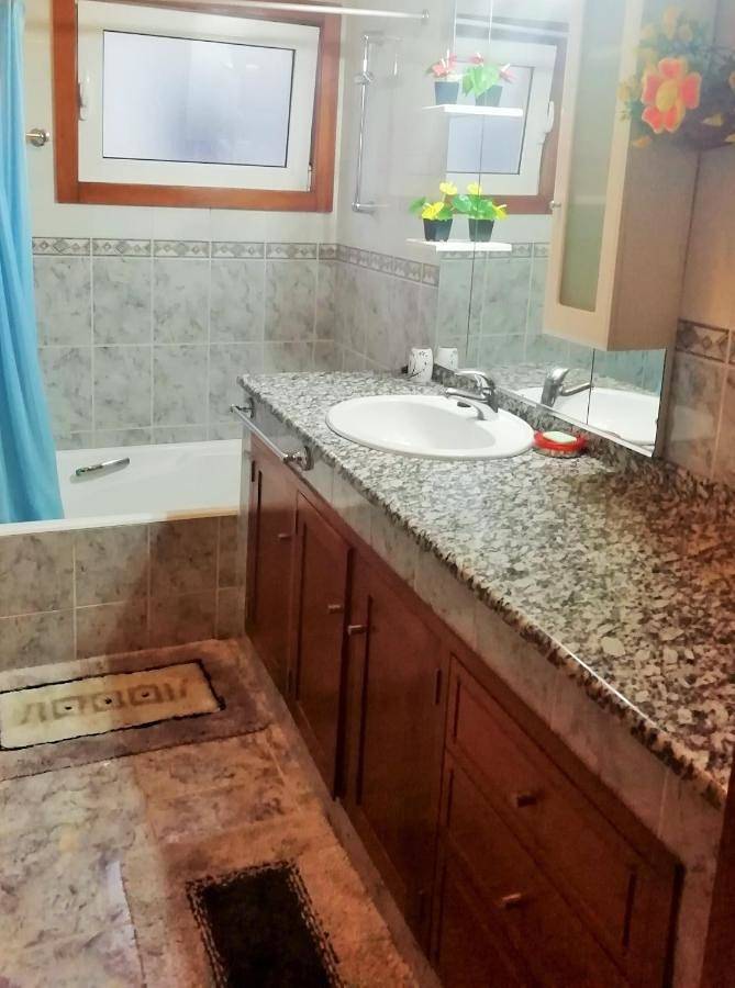 Two-Bedroom House in Município Vila Chã, Distrito do Porto