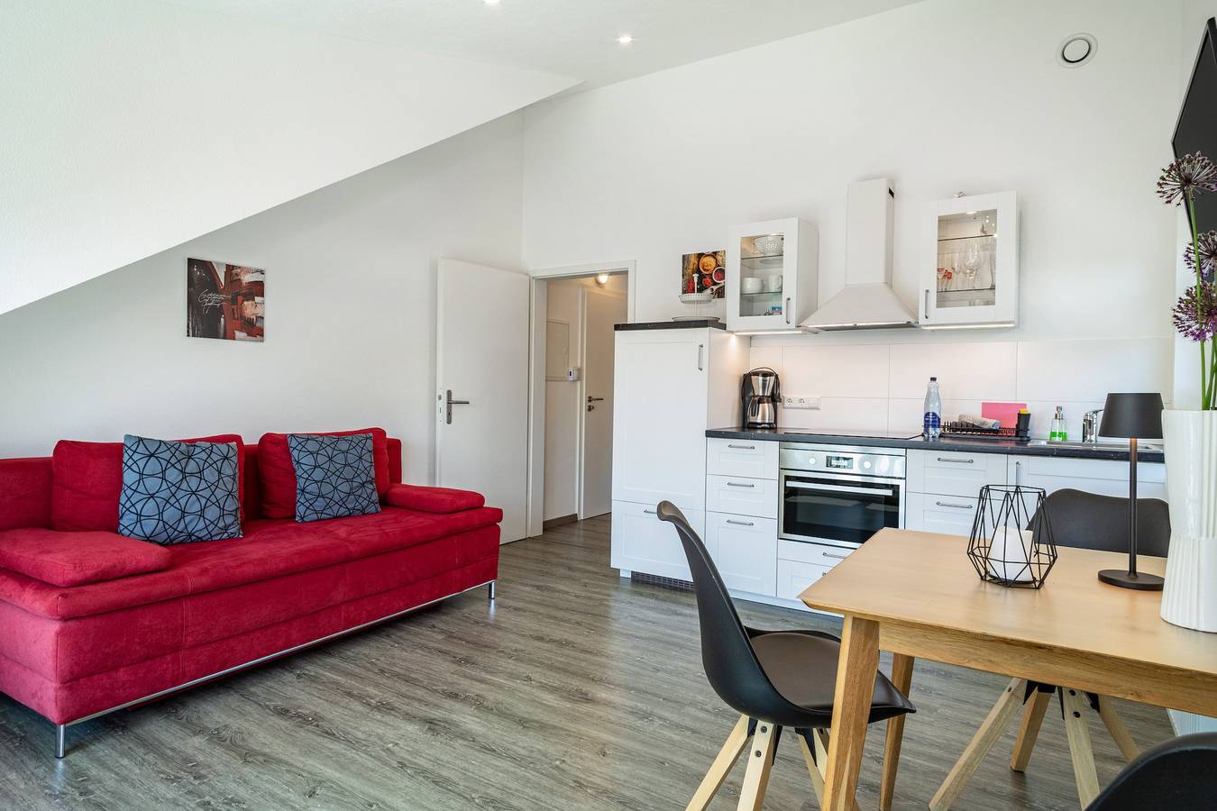 Ganze Wohnung, Lichtdurchflutete Ferienwohnung "Haus Sohl 1" in der Nähe von Zentrum und Bodensee in Friedrichshafen, Region Bodensee-Oberschwaben