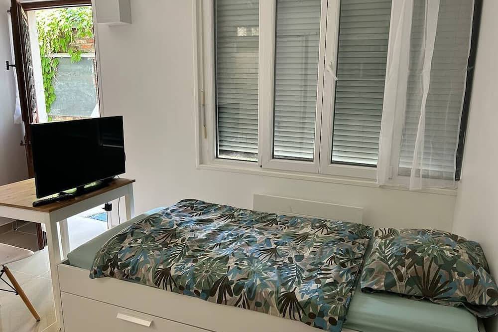 Entire apartment, Studio Centre Ville Massy in Massy, Essonne