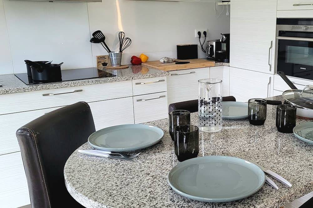 Appartement entier, Logement avec terrasse et jardin . in Piriac-sur-Mer, Côte d'Amour