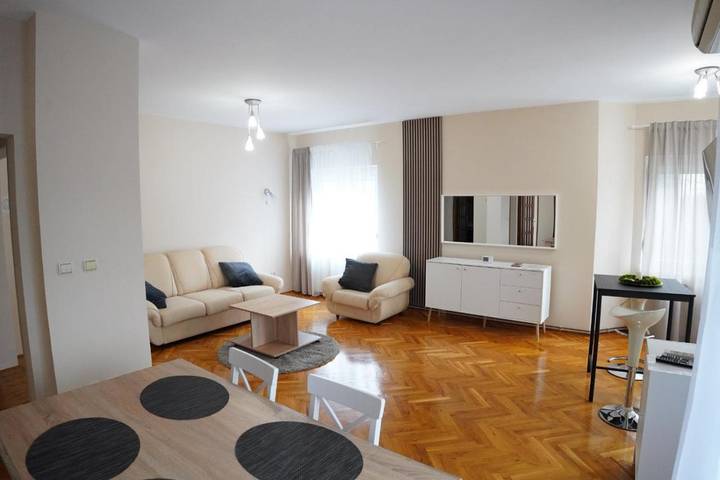 Ferienwohnung für 5 Personen, mit Terrasse und Garten sowie Ausblick, mit Haustier in Belgrad