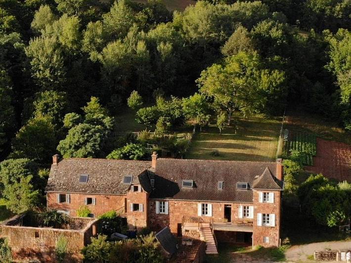 Location de vacances pour 10 personnes, avec terrasse ainsi que vue et jardin à Nauviale - 4