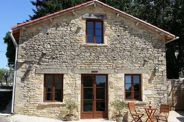Gîte pour 2 personnes, avec terrasse et jardin en Charente