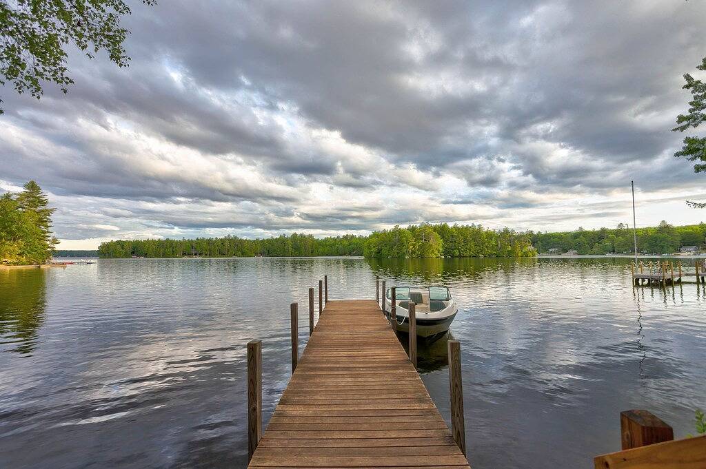 Lake House in Quiet Cove on Lake Winnipesaukee. in Moultonborough, Lake Winnipesaukee