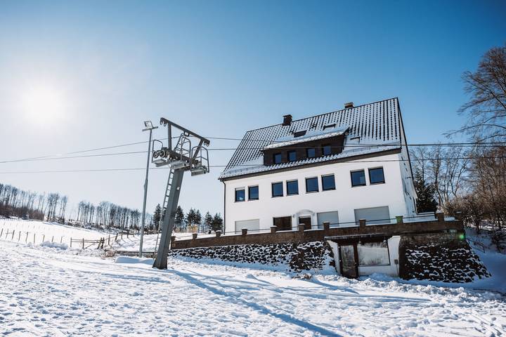 Ferienwohnung für 4 Personen, mit Balkon/Terrasse und Terrasse sowie Garten und Sauna in Brilon - 3