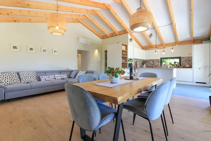 Ferienhaus für 5 Personen, mit Terrasse und Garten sowie Pool in Sisan - 4